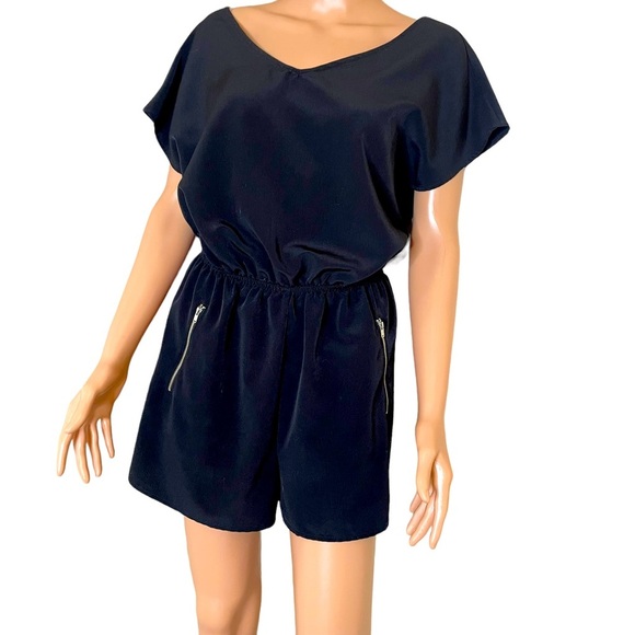 One Clothing romper black metal zip up pockets elastic waist V-neck SZ L gold - Picture 1 of 9